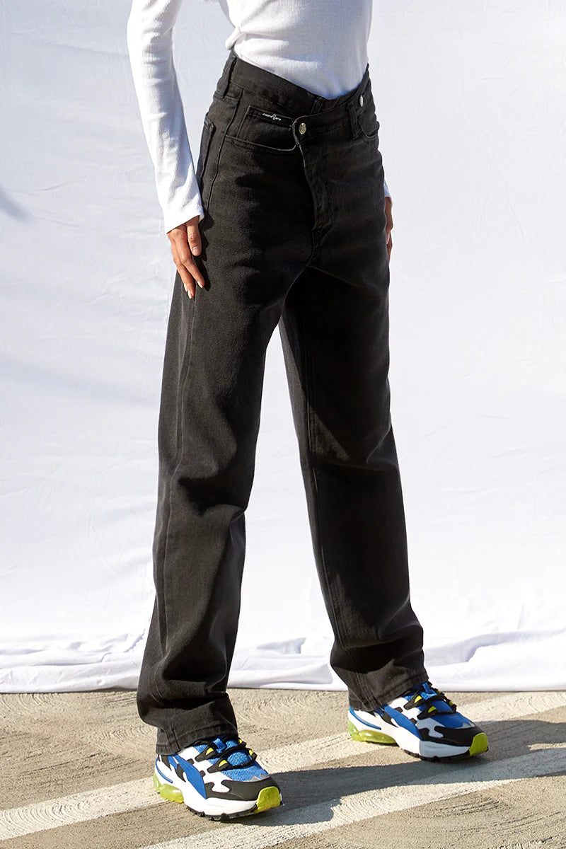 Weekend Crossover Jeans