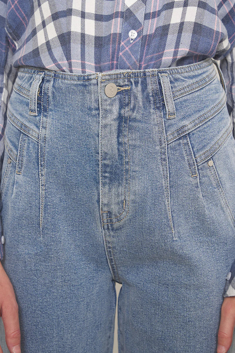 Loose Seamed Tapered Jeans