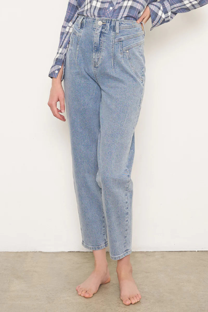 Loose Seamed Tapered Jeans