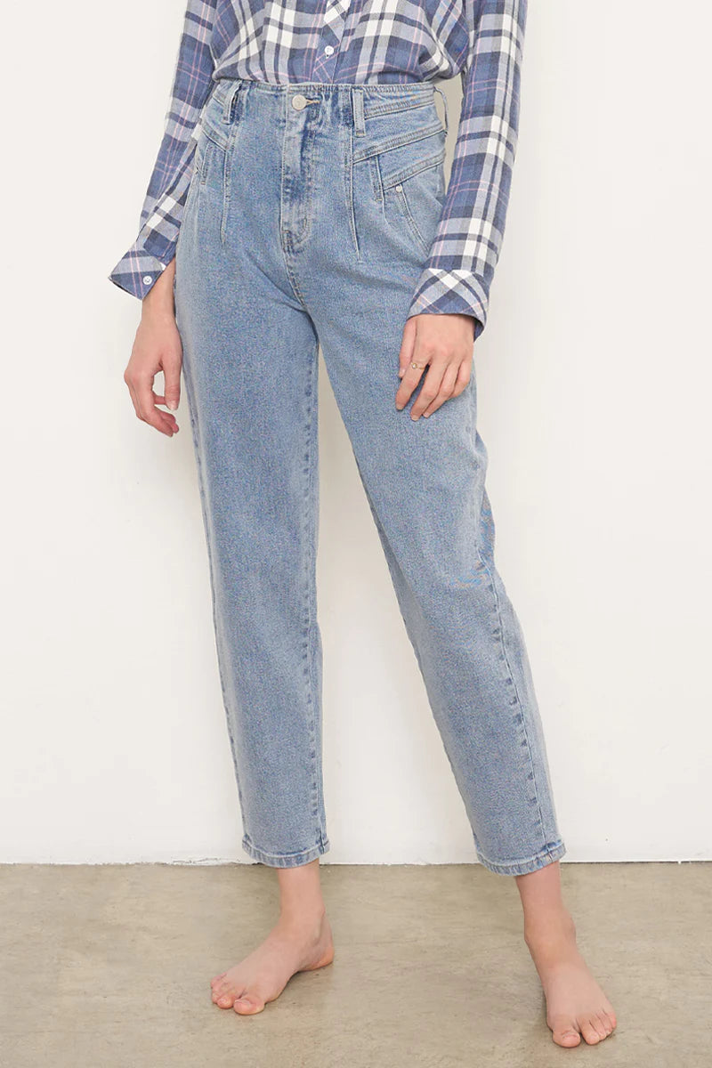 Loose Seamed Tapered Jeans