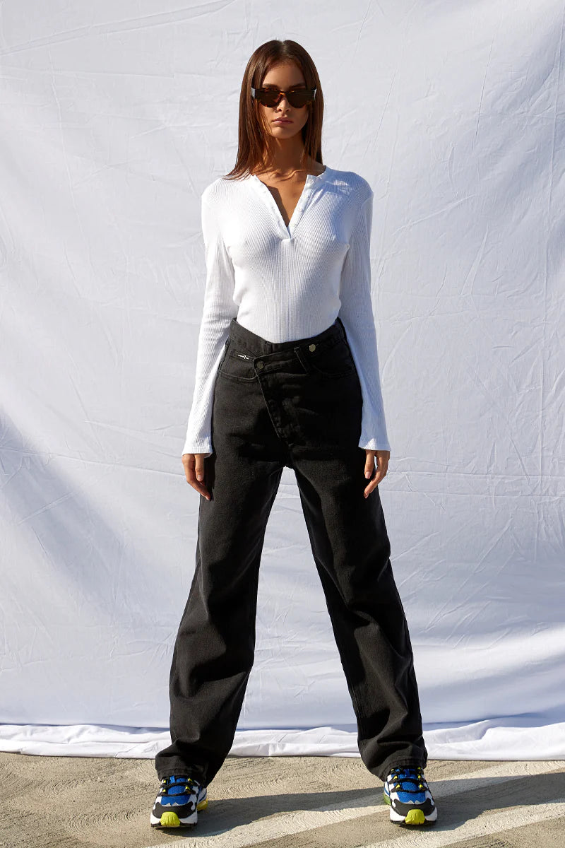 Weekend Crossover Jeans